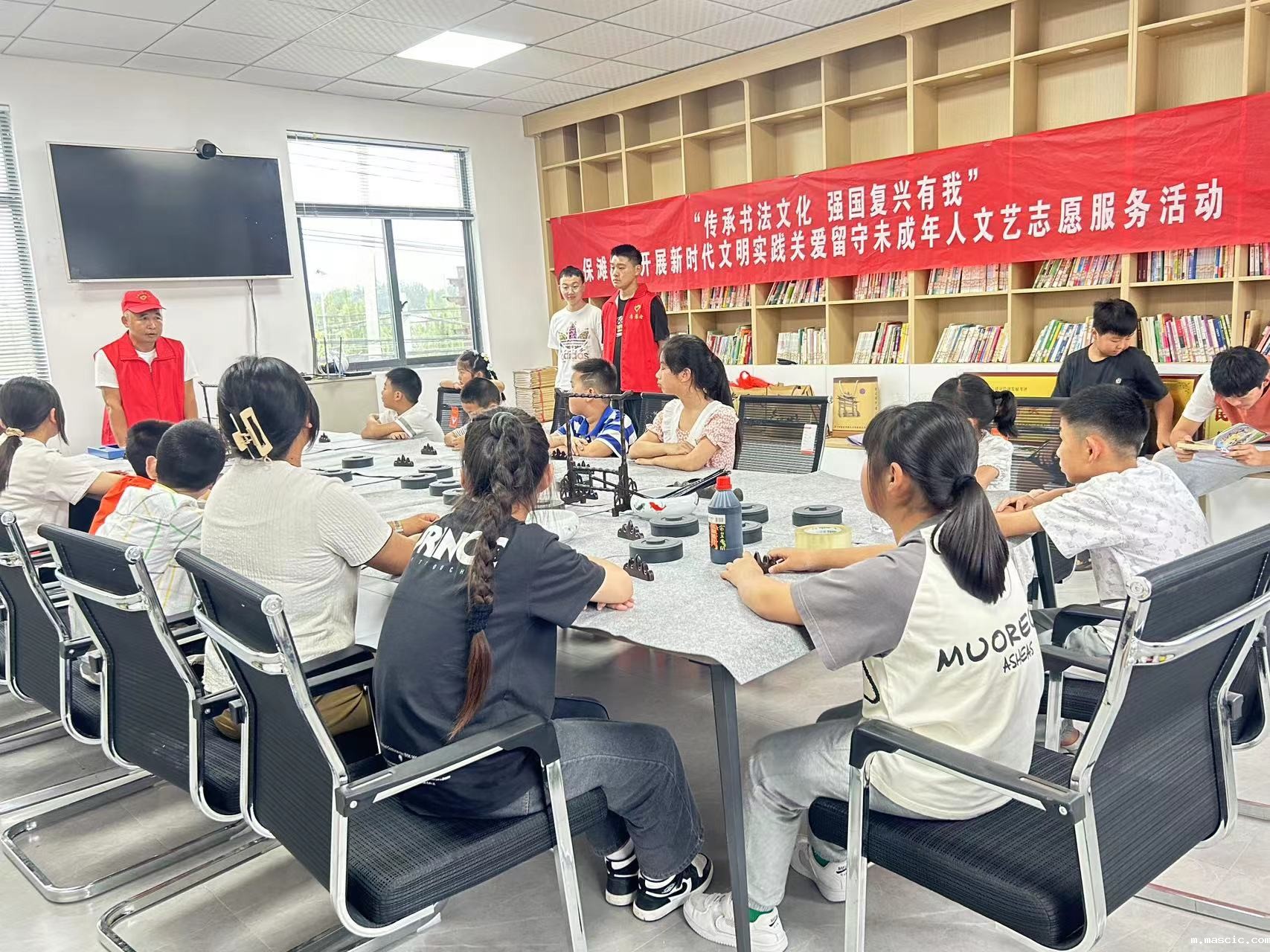 “传承书法文化 强国复兴有我”关爱留守儿童文艺志愿服务活动.jpg